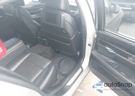 2011 BMW 750Li z USA, uszkodzony, nr VIN WBAKB8C57BC852272